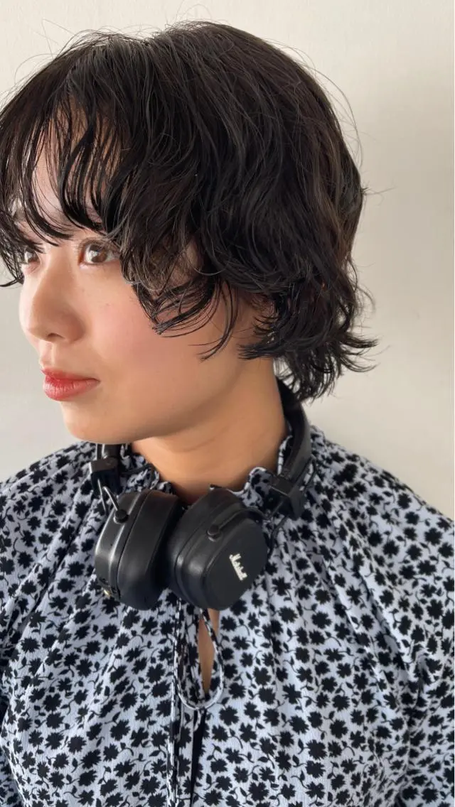 ショート カラー パーマ カット ヘアカラー パーマ 💓パーマ，💗 レイヤーカットのヘアスタイル