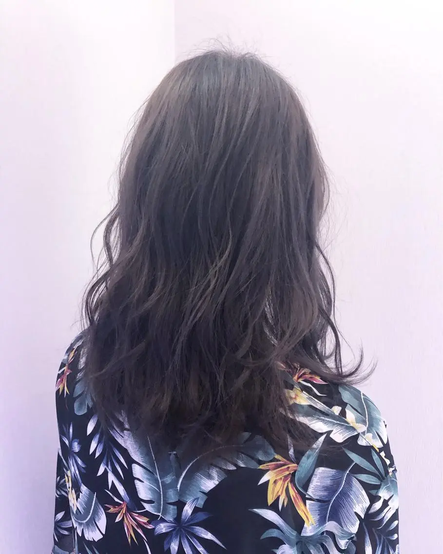 セミロング カラー グレージュ 白井 つづりのヘアスタイル