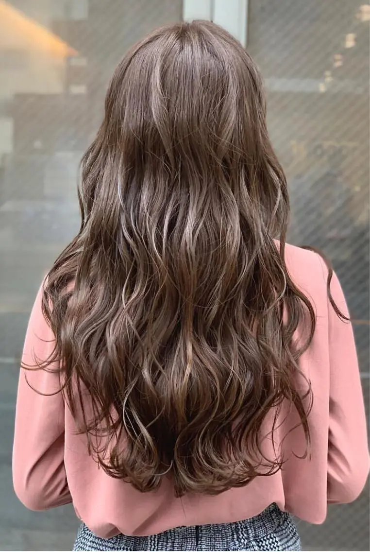 セミロング カラー 🐈⬛❤️ゆあん Lotus💚🐾のヘアスタイル