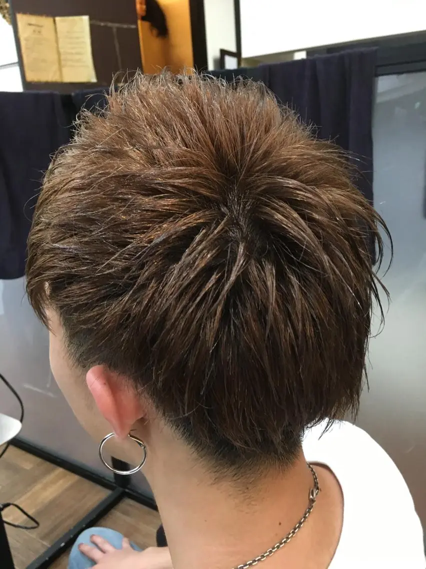 ショート カラー 岡部 裕真のヘアスタイル