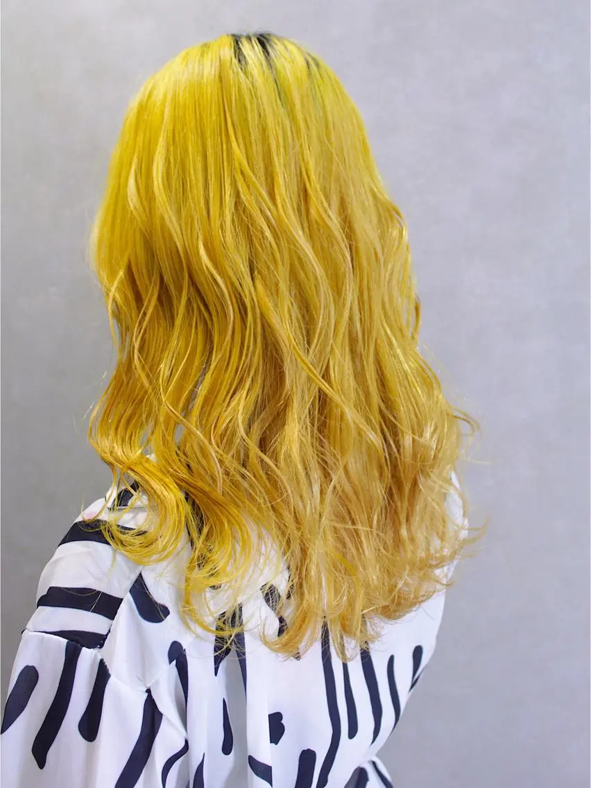 セミロング カラー ヘアアレンジ イエローカラー ヘアカラー トリートメント lani ブリーチ /ダブルカラーのヘアスタイル