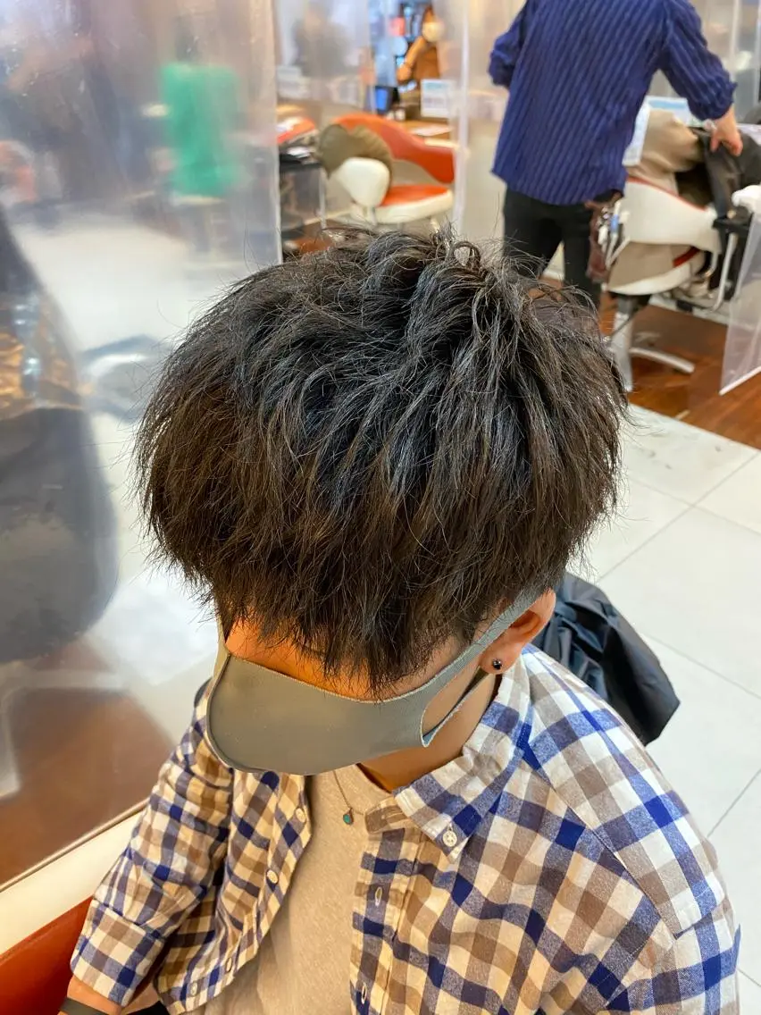 ショート カラー メンズ マッシュ アッシュ アッシュグレー 塩谷黎✨イルミナ カラーメンズパーマ✨のヘアスタイル