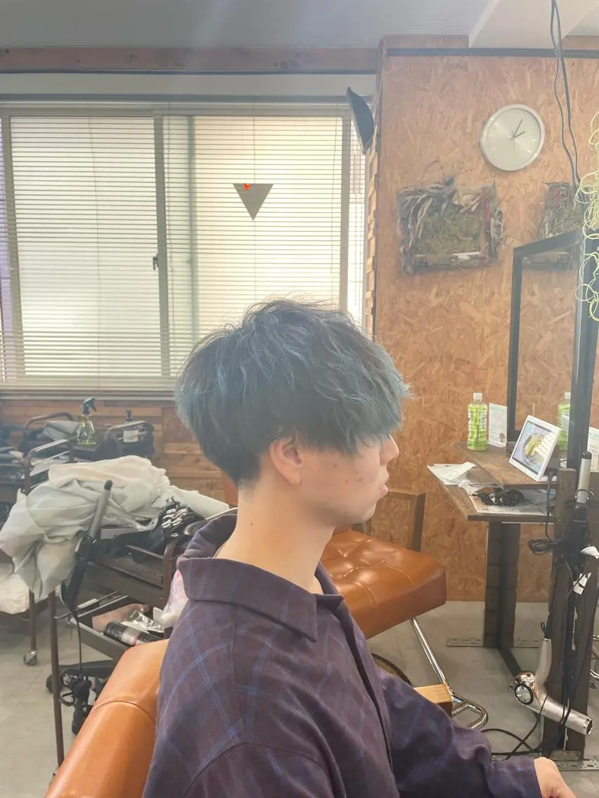 ショート カラー メンズ メンズブリーチ マッシュ ブリーチ ブルーカラー かんばら りょーいのヘアスタイル