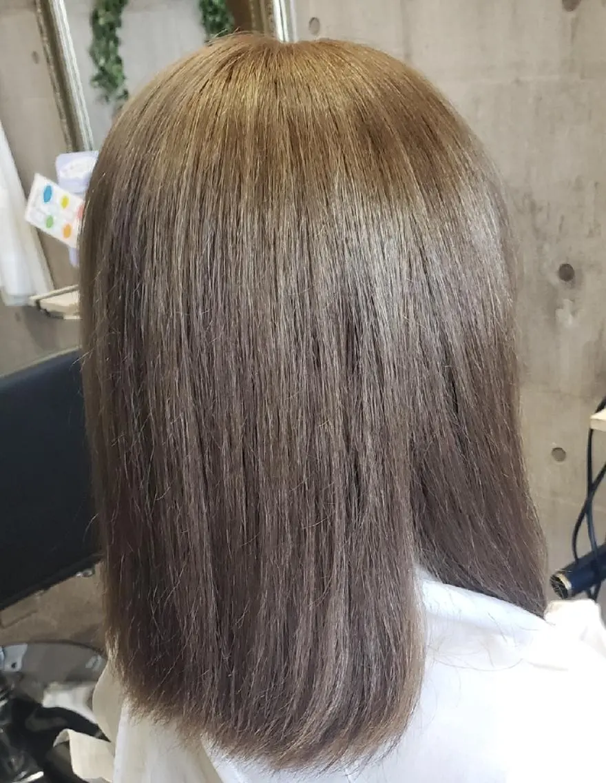 ミディアム カラー ベージュカラー ブリーチ カット ヘアカラー トリートメント 黒田 かな子のヘアスタイル