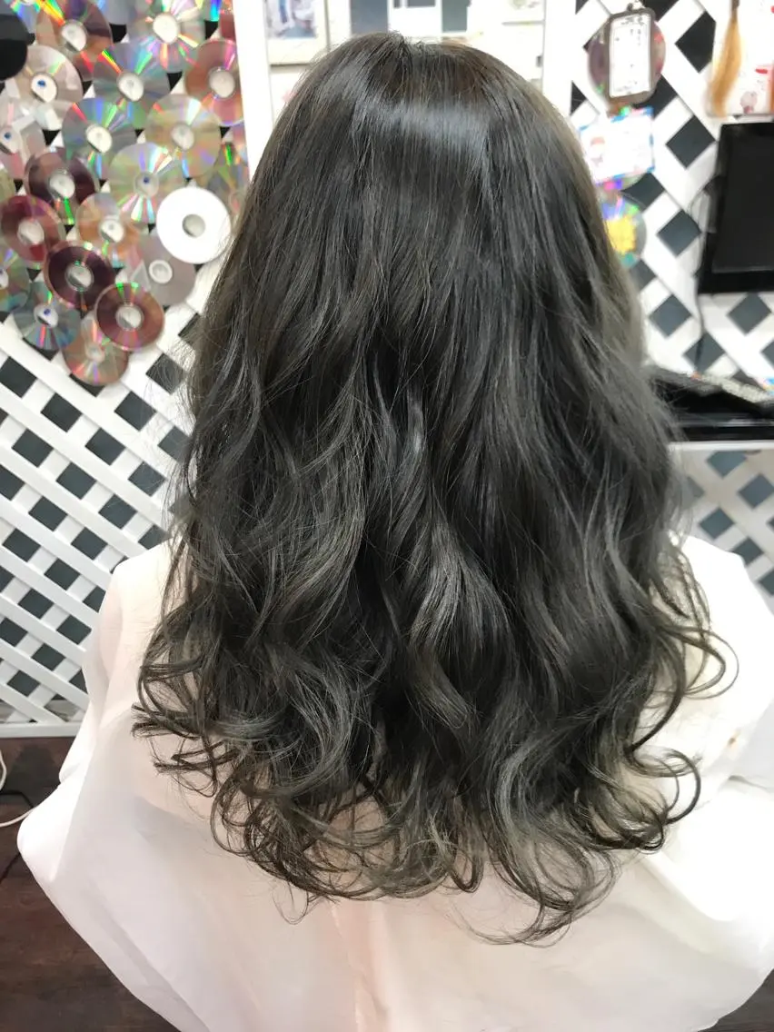 ロング カラー 岩谷/ブリーチ 🪽透明感カラーのヘアスタイル