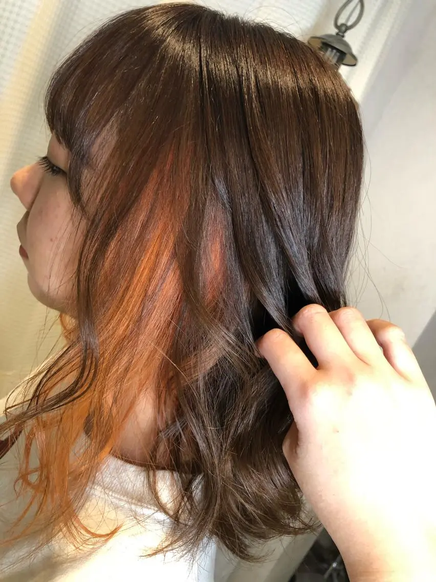 ミディアム カラー インナーカラー オレンジ カット ヘアカラー 吉村 絢乃のヘアスタイル