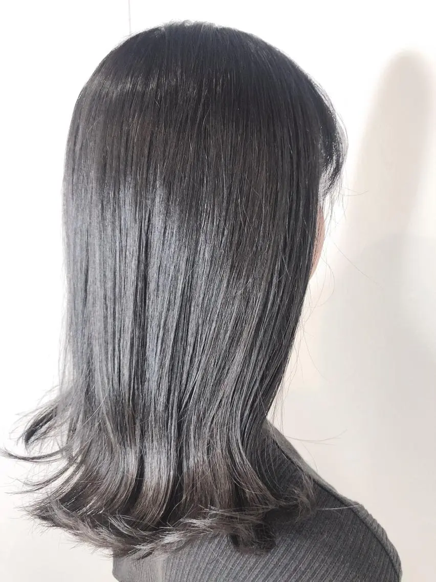 ミディアム カラー アッシュ アッシュブラック 黒髪 ブルーカラー ブルーアッシュ ヘアカラー 田中 アキオのヘアスタイル
