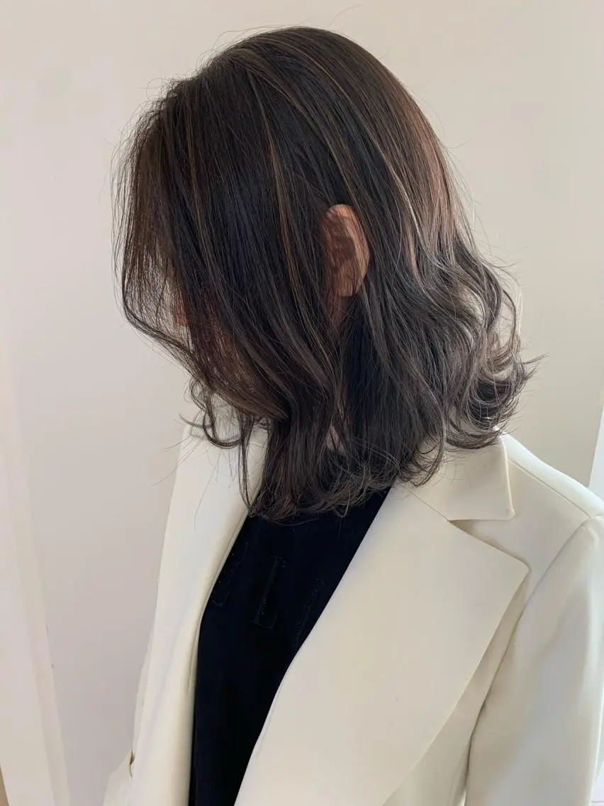 ミディアム カラー 顔まわりカット✄ ベージュカラー🧸のヘアスタイル