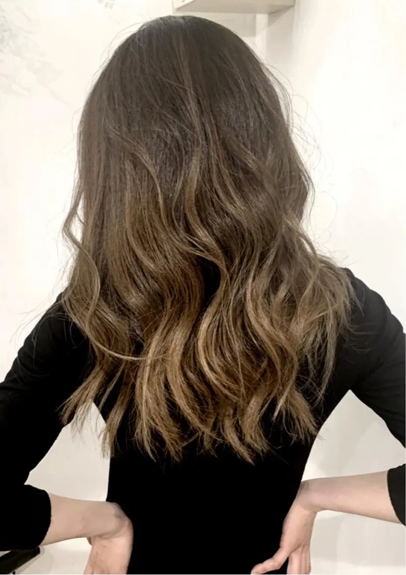 セミロング カラー アッシュ バレイヤージュ ブリーチ デザインカラー グレージュ カット ヘアカラー トリートメント 京都大人女性ショート 徒歩1分/秋山のヘアスタイル