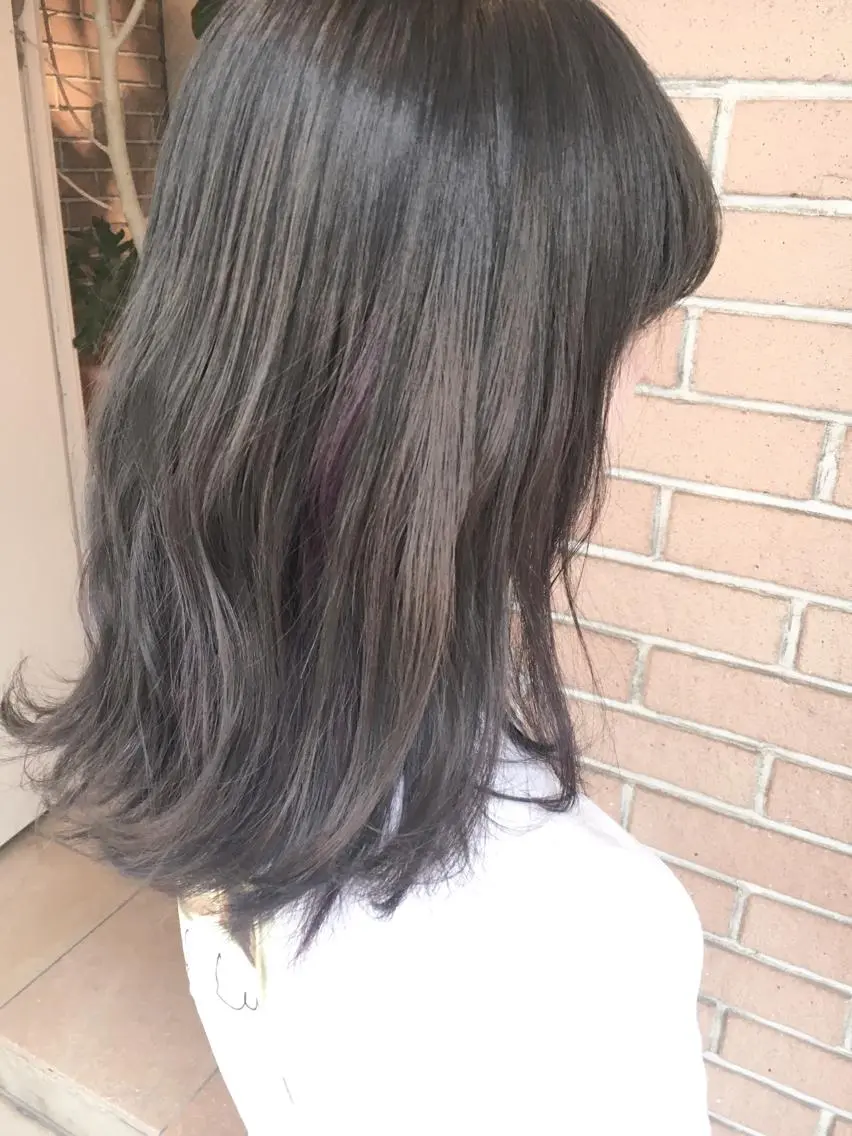 セミロング カラー ダークグレー ダークグレージュ グレージュ ハイライトカラー ラベンダーカラー 北條 優輝のヘアスタイル