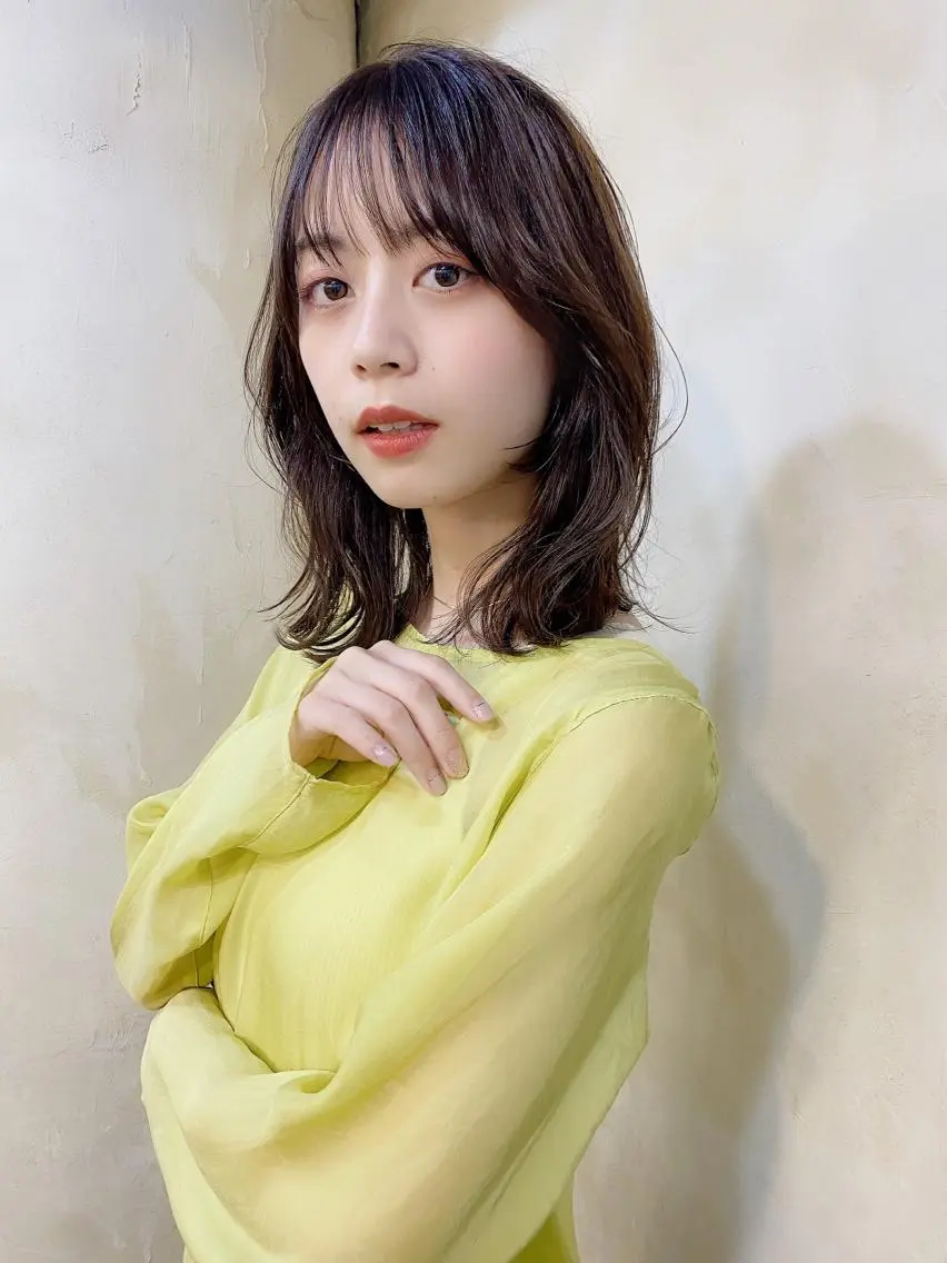 ミディアム 顔まわりレイヤー レイヤーカット 鎌倉 彩のヘアスタイル