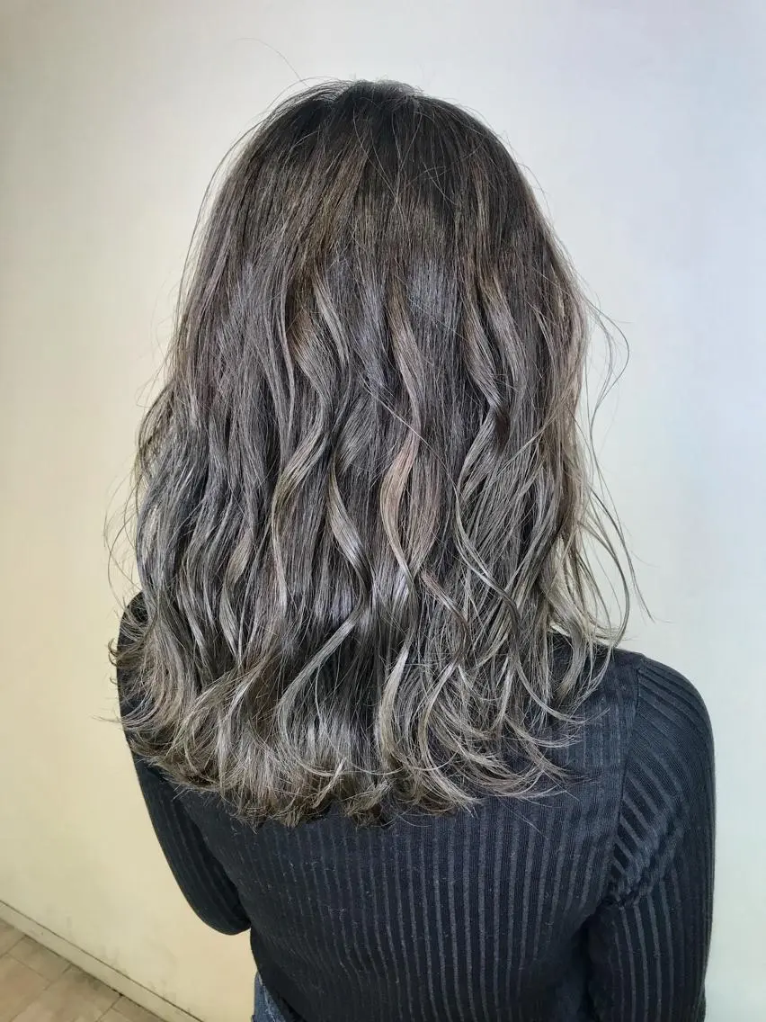 セミロング カラー セミロングパーマ 透明感カラー ハイライトカラー イルミナカラー ハイライト ヘアカラー Miru by INCE HAIRのヘアスタイル