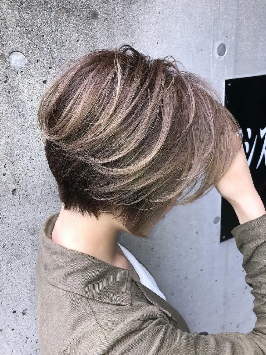 ショート カラー ハンサムショート バレイヤージュ ハイライトカラー 外国人風カラー ハイライト ヘアカラー トリートメント RIENS♡xrea 山本優舞のヘアスタイル