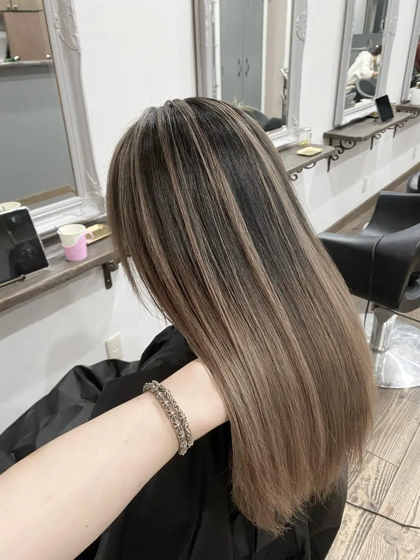 ロング レイヤーカット ヘアカラー バレイヤージュ 隅中秀弥のヘアスタイル
