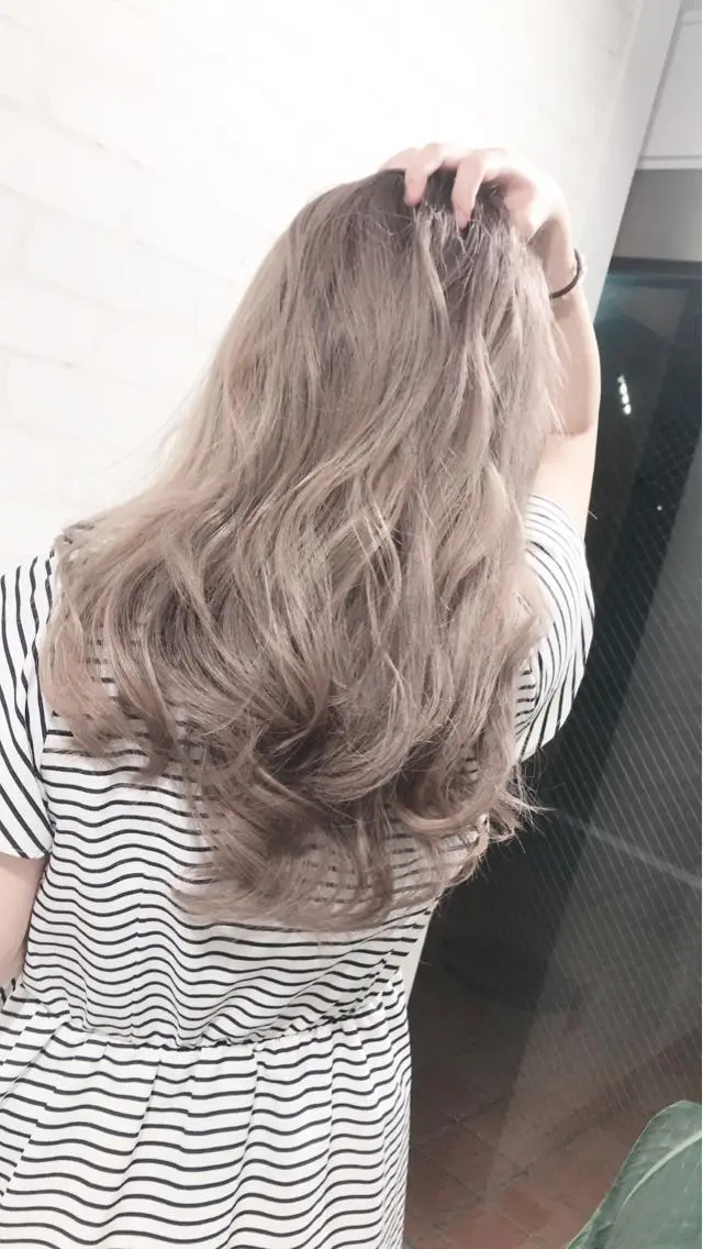ロング アッシュ ハイライト レイヤーカット ヘアカラー Selene hair OSAKAのヘアスタイル