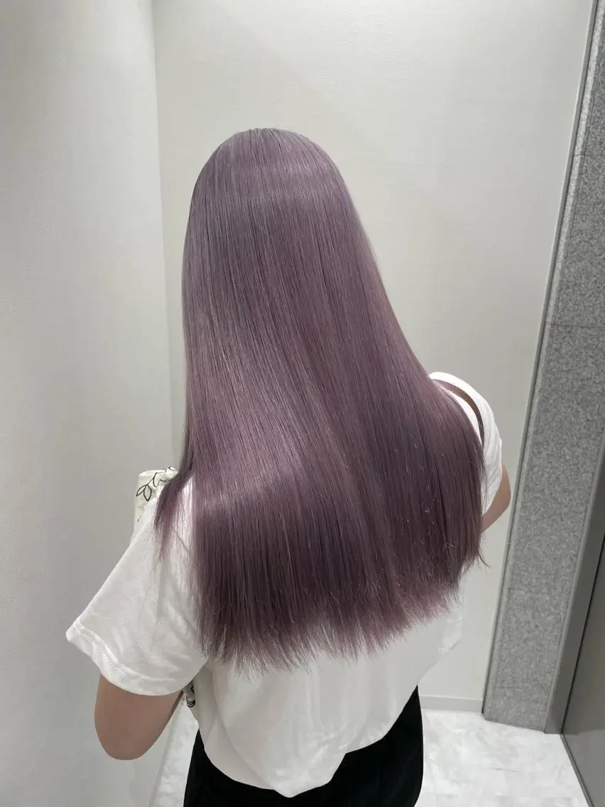 ロング 名古屋ムラ修正 ハイトーンのヘアスタイル