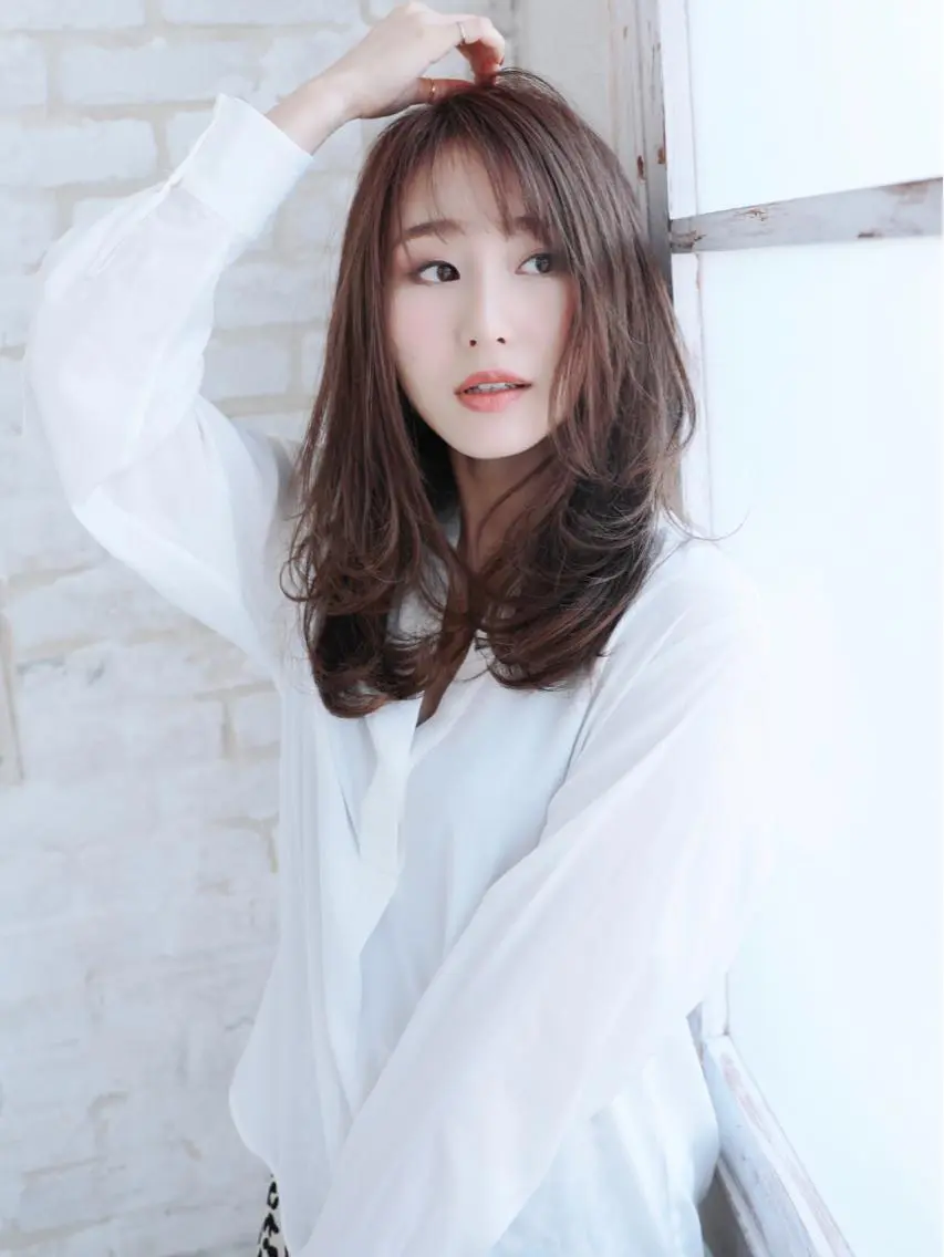 セミロング カラー 透明感カラー ハイライトカラー ハイトーンカラー ハイライト カット ヘアカラー トリートメント ヘッドスパ &グループ代表取締役 KOHEIのヘアスタイル