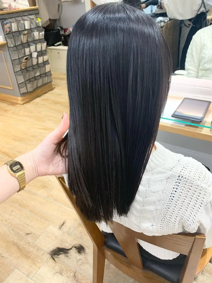 ミディアム カラー パーマ ヘアアレンジ メンズ キッズ ネイル マツエク・マツパ ヘアカラー トリートメント レイヤーカット/ 巻ける縮毛矯正のヘアスタイル