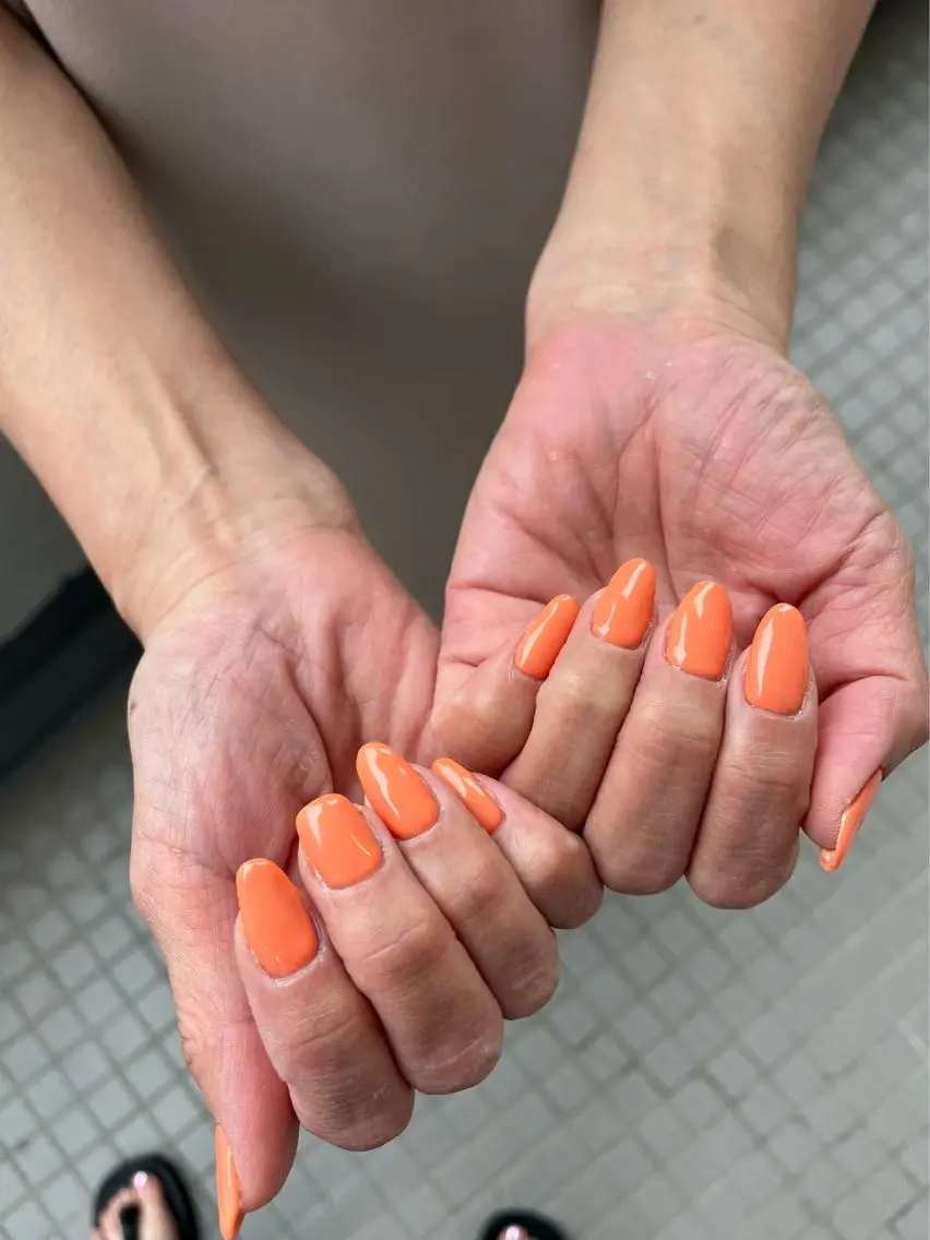 ネイル オレンジ シンプルネイル 🤎Two ERI🤎のネイルデザイン