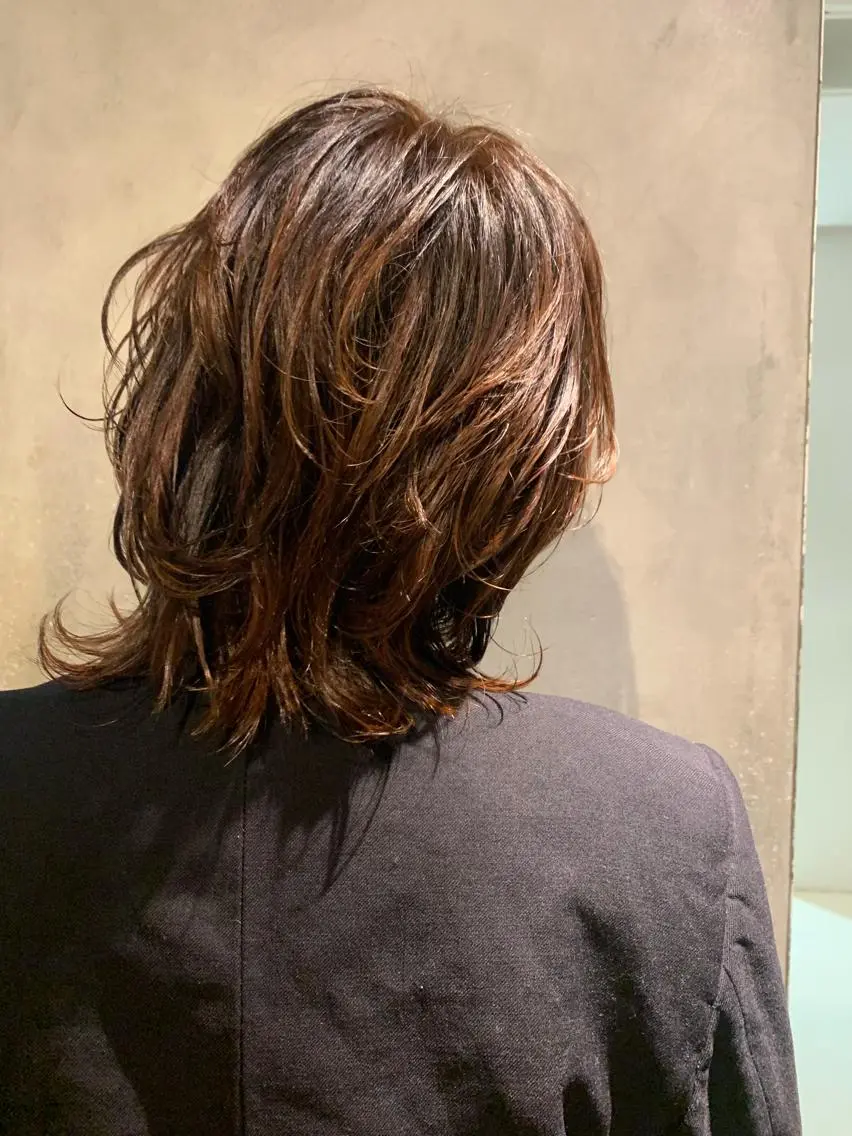 ミディアム カラー よしだ とおいのヘアスタイル