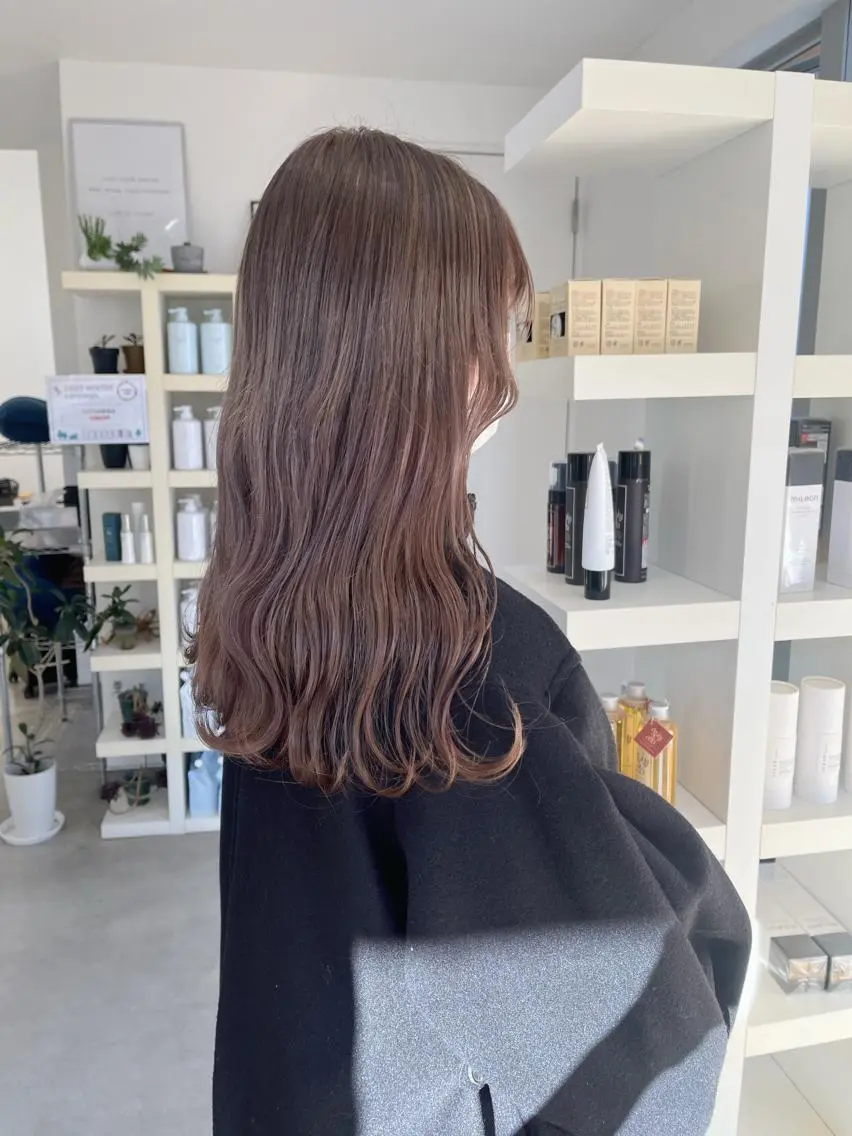 ロング カラー ベージュカラー ヘアカラー 長山 茉白のヘアスタイル