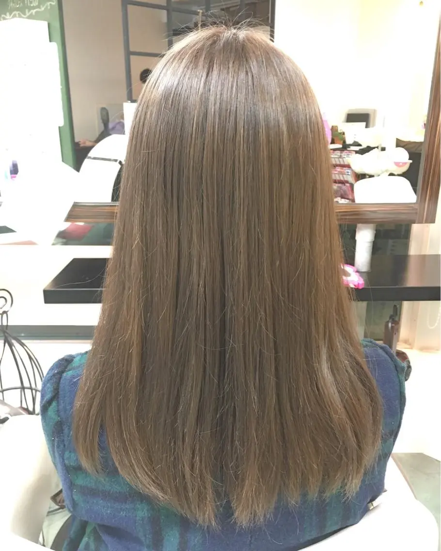 セミロング カラー ブリーチ 透明感カラー 榎園 由美のヘアスタイル