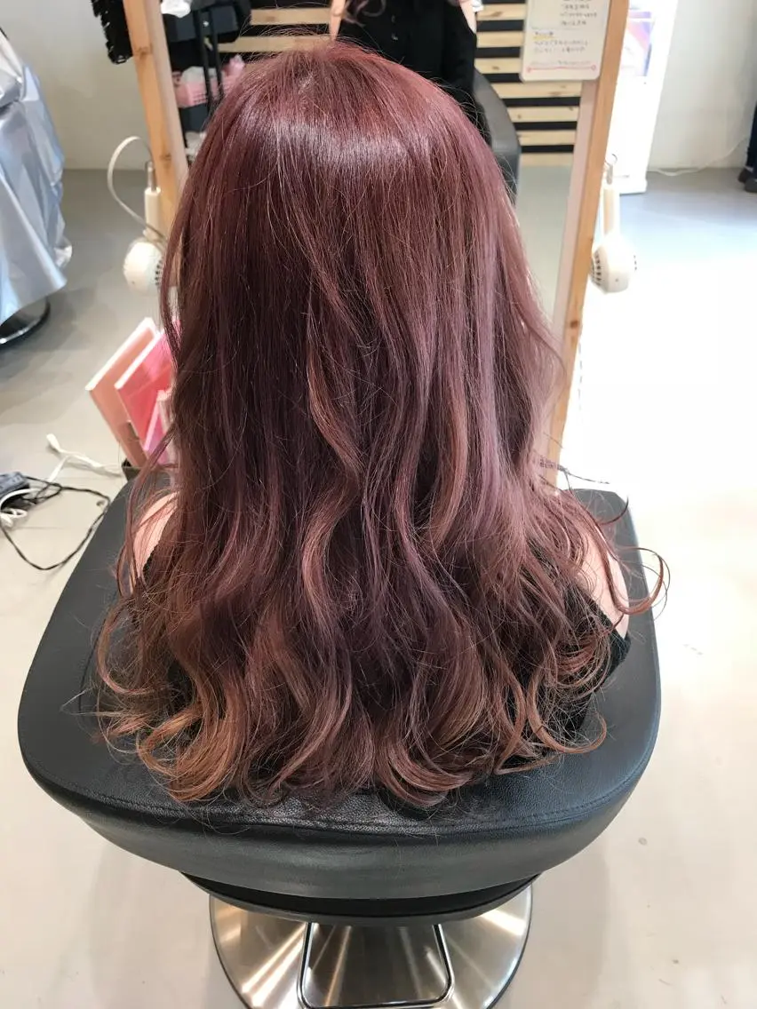 セミロング カラー アッシュ ブリーチ ピンクカラー ピンクアッシュ ヘアカラー 大久保 隆蔵のヘアスタイル