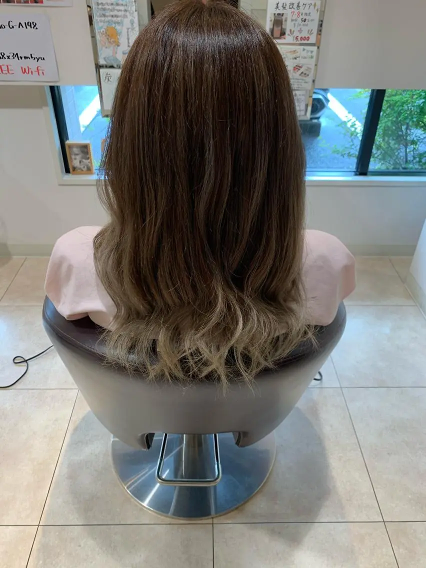 ロング カラー グラデーションカラー ハイトーンカラー カット ヘアカラー 鵜飼 真伍のヘアスタイル
