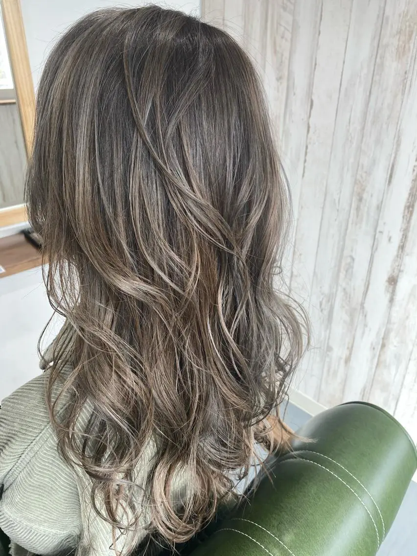 セミロング カラー ブリーチ ハイライトカラー ハイライト トリートメント ヘアカラー トリートメント 田町駅徒歩5分 🌼fumiのヘアスタイル