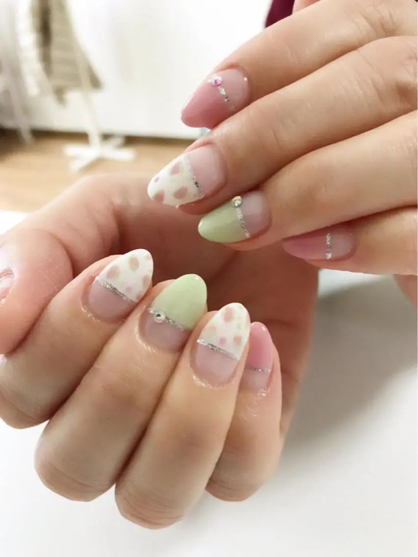 ネイル アートネイル 長さ出し フットネイル グリーン ニュアンスネイル Lily Roseスタッフ一同のマツエク・マツパデザイン