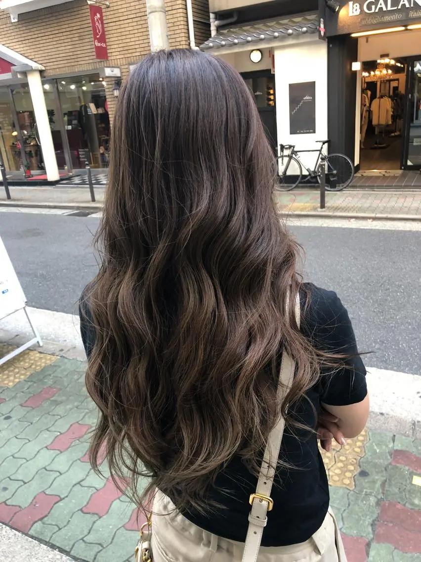 セミロング MAAT所属 AKANEのヘアスタイル