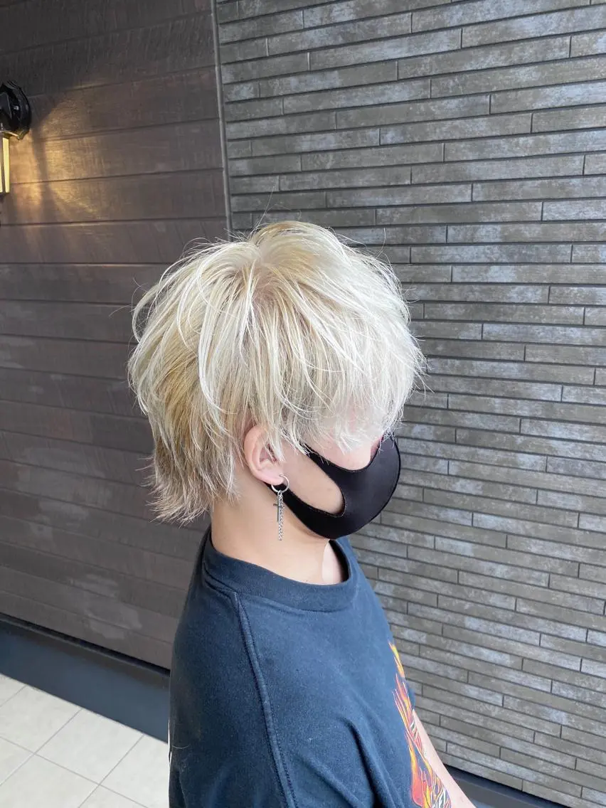 ショート カラー メンズ メンズハイトーン ベージュカラー ハイトーンカラー ホワイトベージュ Kobayashi ハイライト/ショートのヘアスタイル