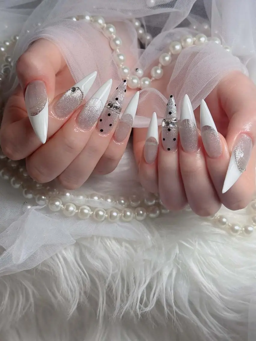 ネイル オーロラネイル フレンチネイル ジェルネイル ハロウィン キラキラネイル ハンドネイル H.baby Nail Salonのネイルデザイン