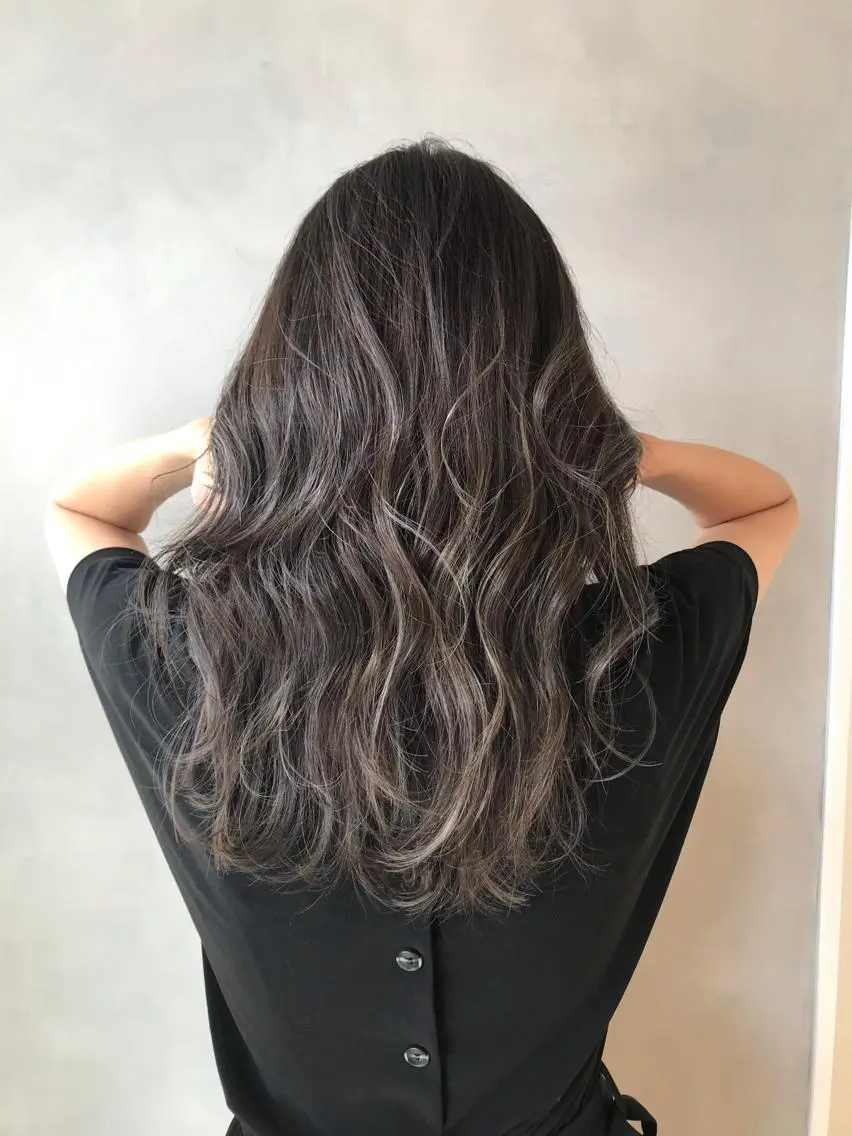 セミロング カラー カット・ブリーチ TAIGAのヘアスタイル