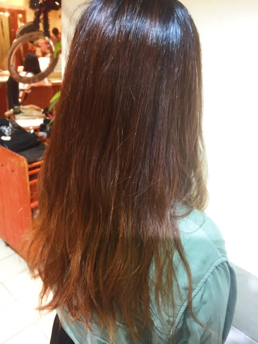 ロング カラー パーマ ブリーチ グラデーションカラー ブリーチなしカラー 可愛いを作る神 ナオヒロのヘアスタイル