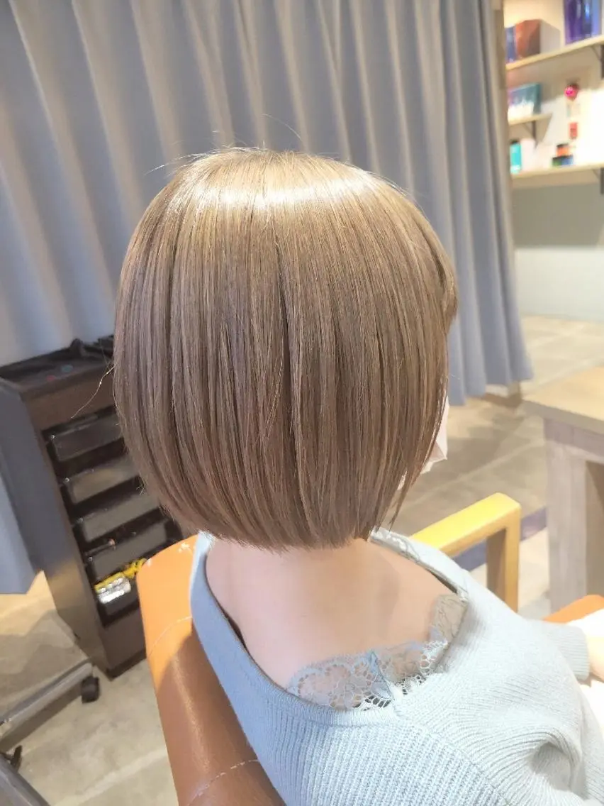 ミディアム カラー ベージュカラー ミルクティーベージュ alushe 岡 陽子のヘアスタイル
