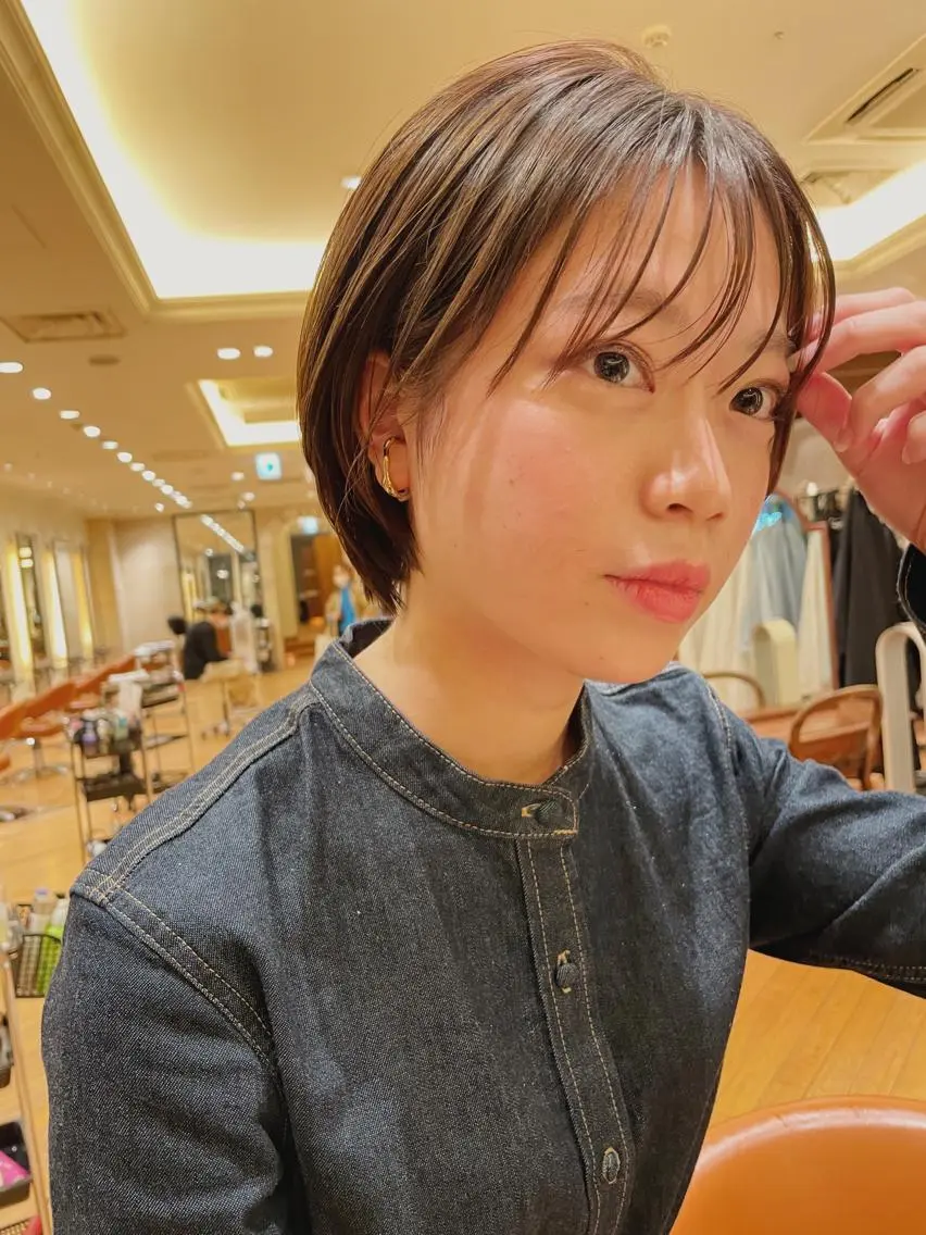ショート ショートボブ ボブ シースルーバング ショートヘア 白髪ぼかしハイライト 脱白髪染めのヘアスタイル