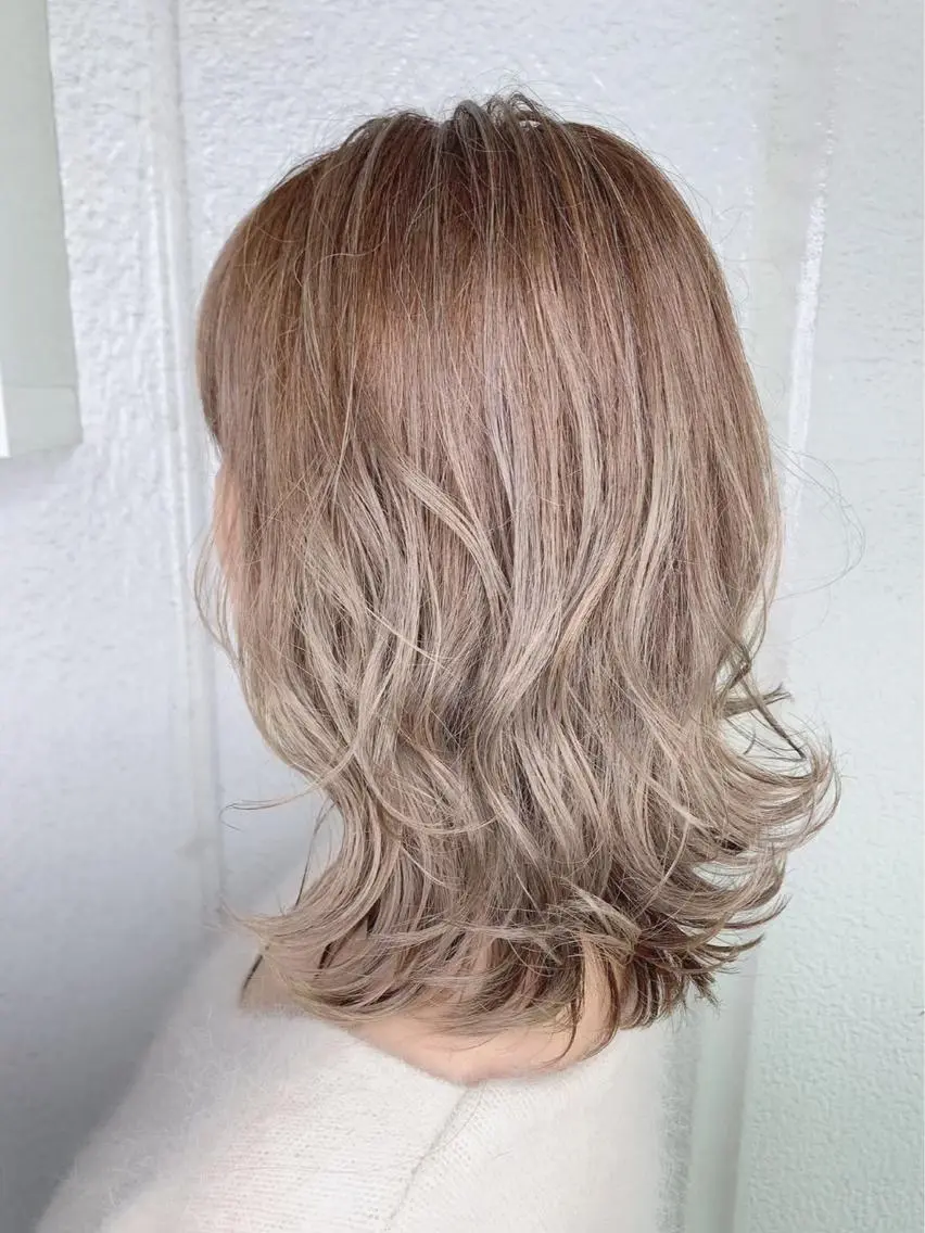 セミロング カラー ヘアアレンジ ベージュカラー ブリーチ グレージュ ハイトーンカラー パープルカラー ヘアカラー トリートメント 👑最高級エクステ 👑新宿/タイセイのヘアスタイル