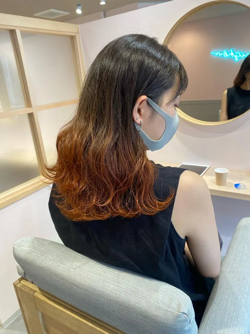 セミロング カラー ブリーチ グラデーションカラー オレンジ nagisa /縮毛矯正のヘアスタイル