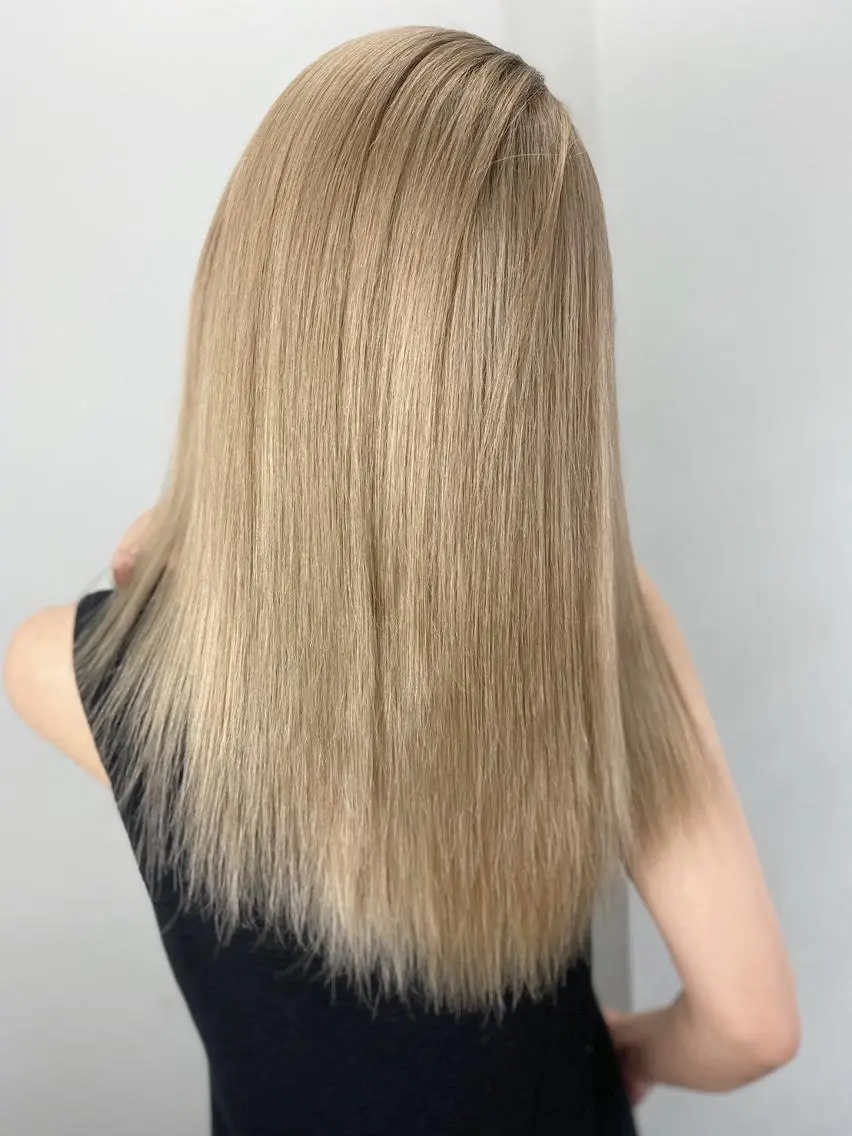 カラー セミロング カット ヘアカラー トリートメント 🩷モテるハイトーン 🩷ブリーチ特化🩷のヘアスタイル