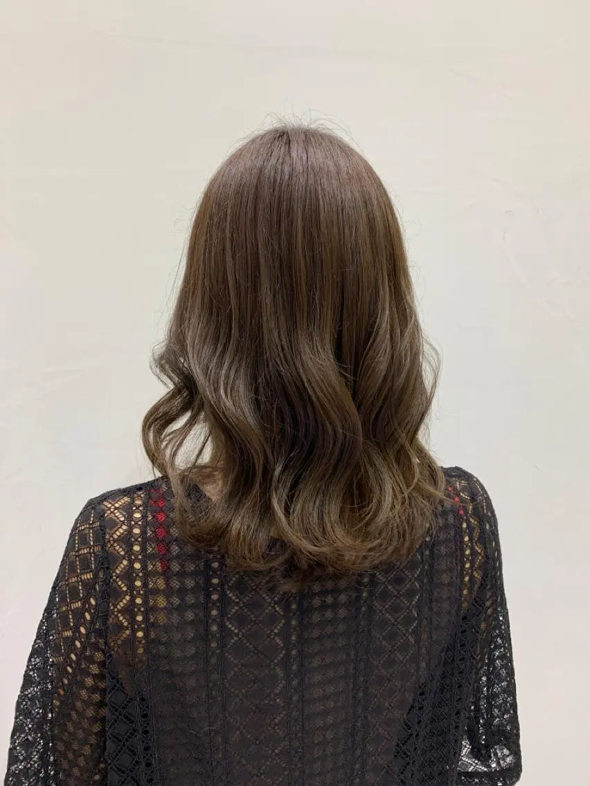 セミロング カラー ヘアアレンジ 本丸 楓香のヘアスタイル