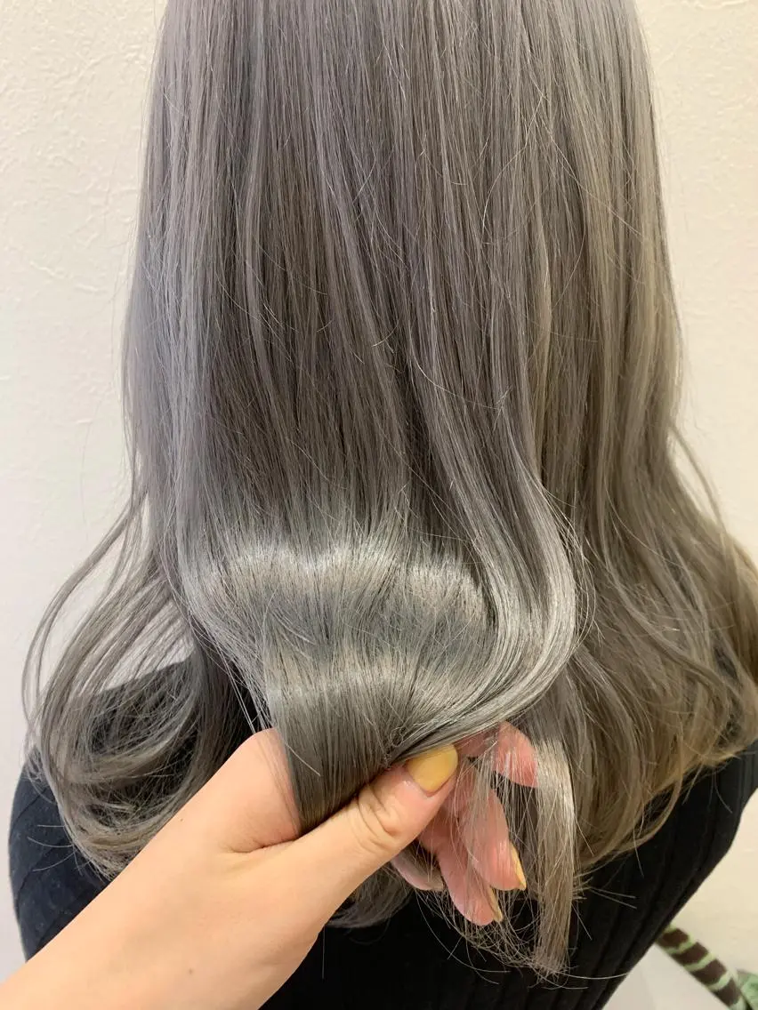 セミロング カラー ブリーチ ブルーカラー ブルーグレー カット ヘアカラー トリートメント hubhair レイヤー/透明感のヘアスタイル