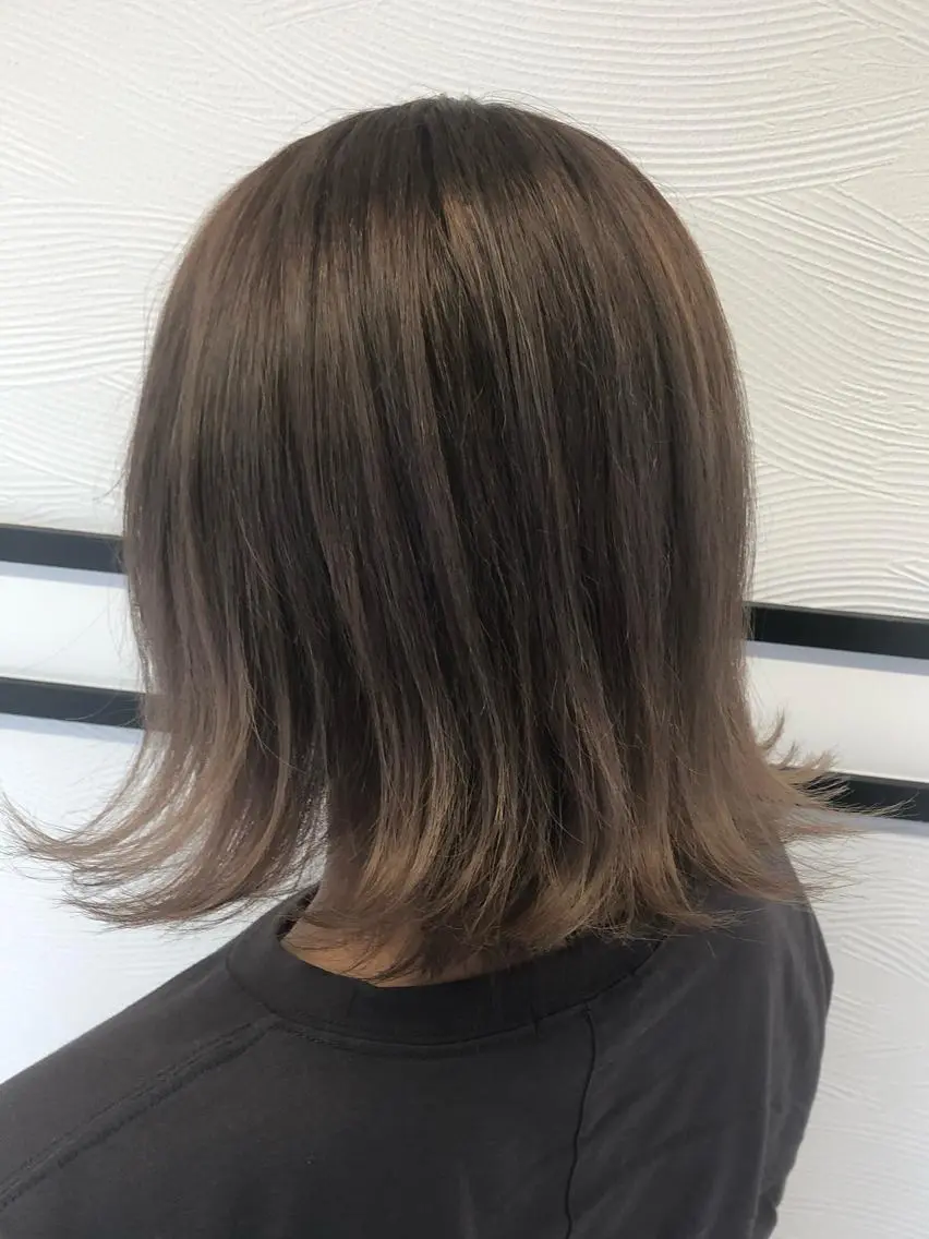 カラー グレージュ ミルクティーグレージュ レイヤーカット 早崎太生のヘアスタイル