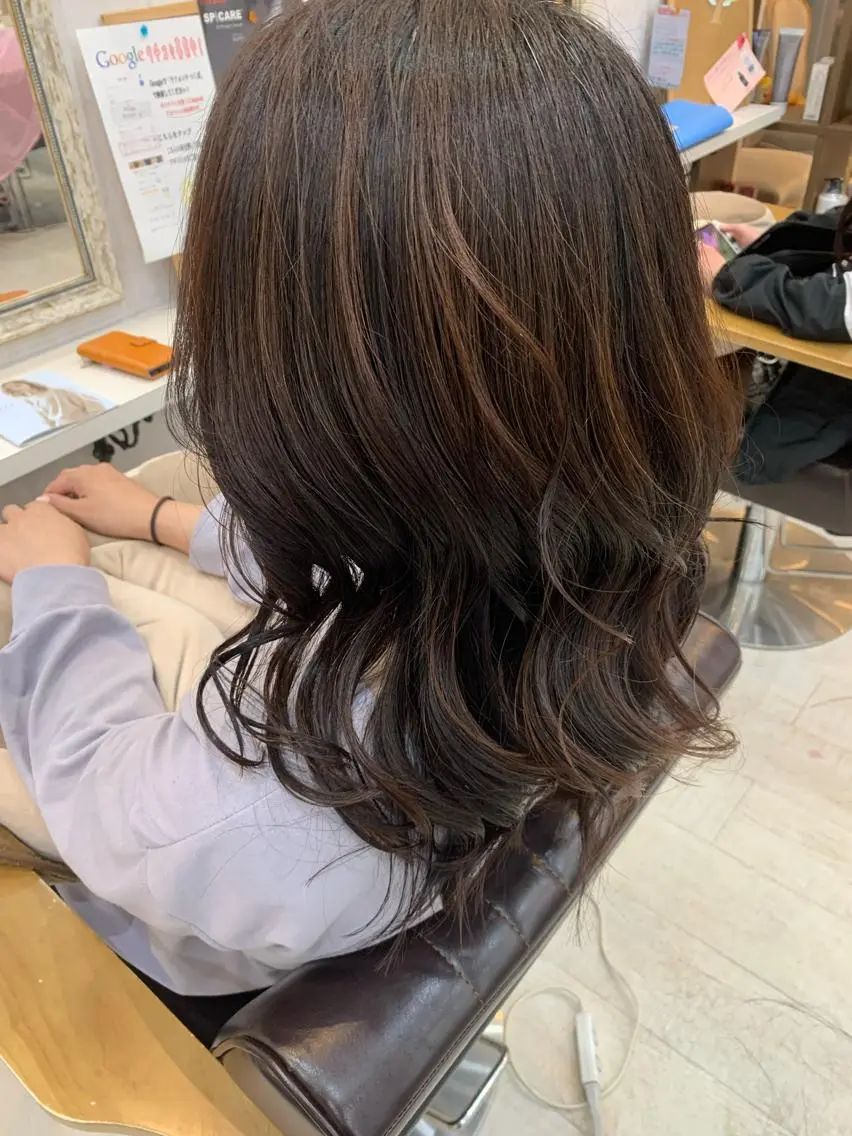 セミロング カット 坂入 瑶希のヘアスタイル