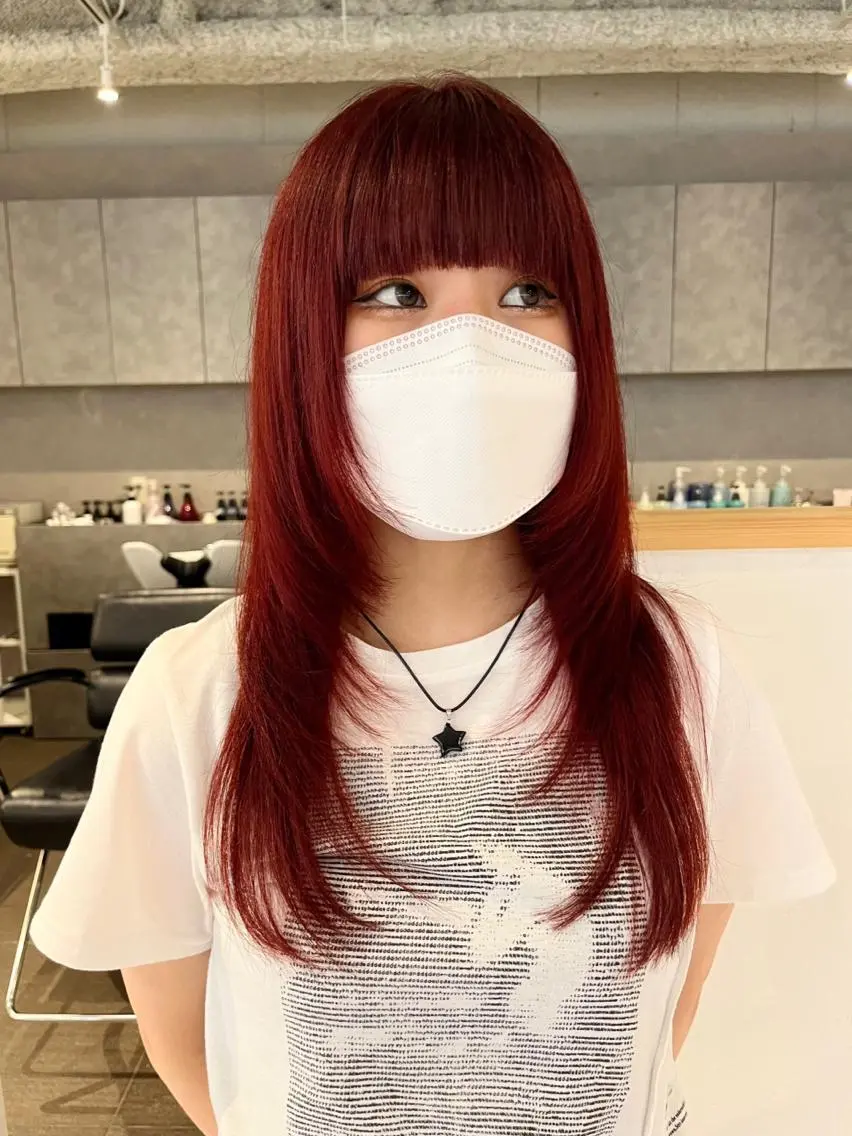 セミロング カラー ブリーチ ボルドーカラー デザインカラー ダブルカラー ハイトーンカラー カット ヘアカラー トリートメント 桃果 momokaのヘアスタイル
