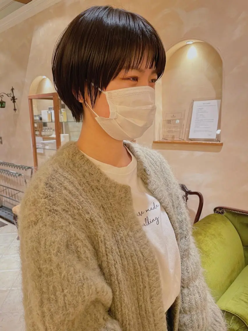 ショート ショートヘア 白髪ぼかしハイライト 脱白髪染めのヘアスタイル
