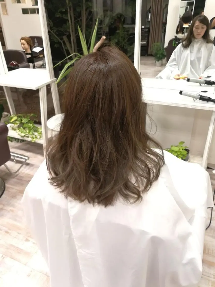 セミロング カラー ハイライトカラー ハイライト 酸性ストレート／カラ ー/山下高明のヘアスタイル