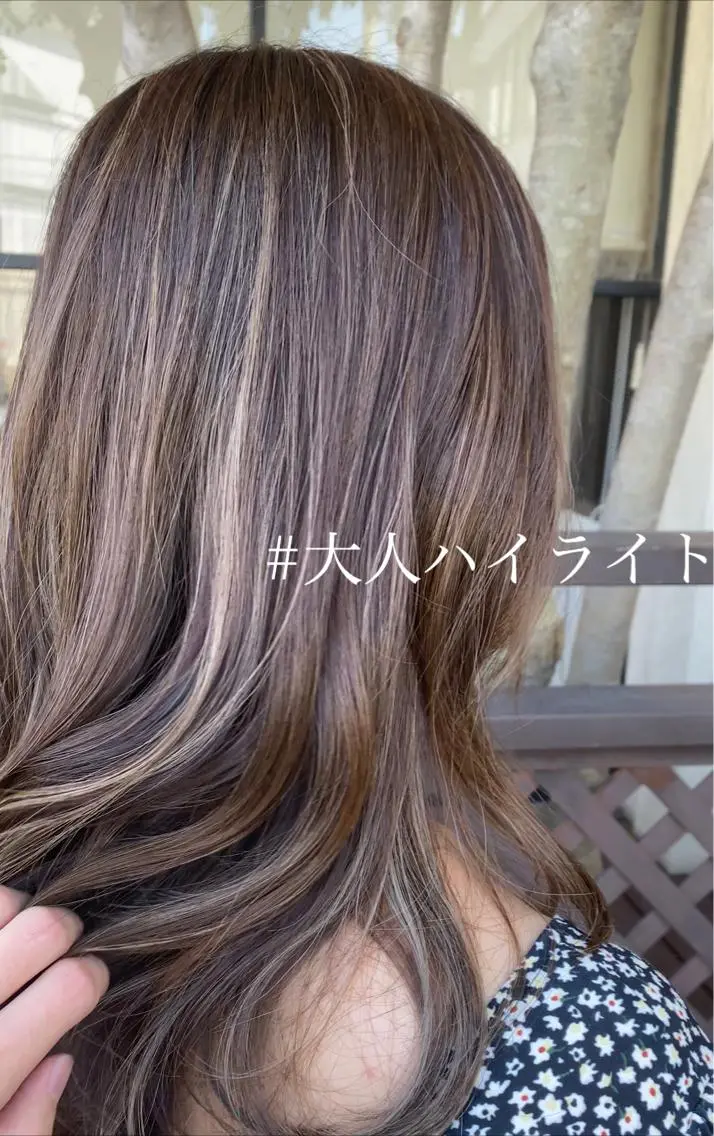 セミロング カラー グラデーションカラー グレージュ ハイライトカラー ミルクティーグレージュ ハイライト デザインカラー🌈 高木リョウのヘアスタイル