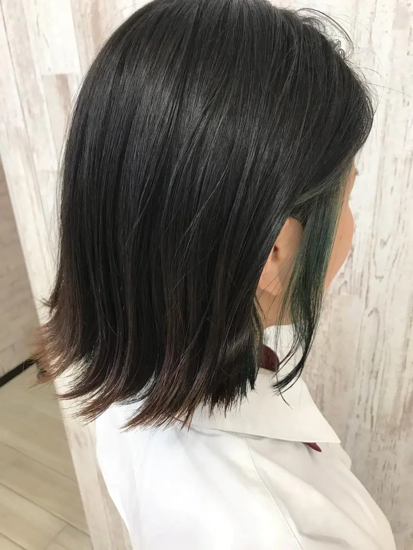 ショート カラー エメラルドグリーン インナーカラー カット ヘアカラー Oopsレイヤー 加藤澄都のヘアスタイル