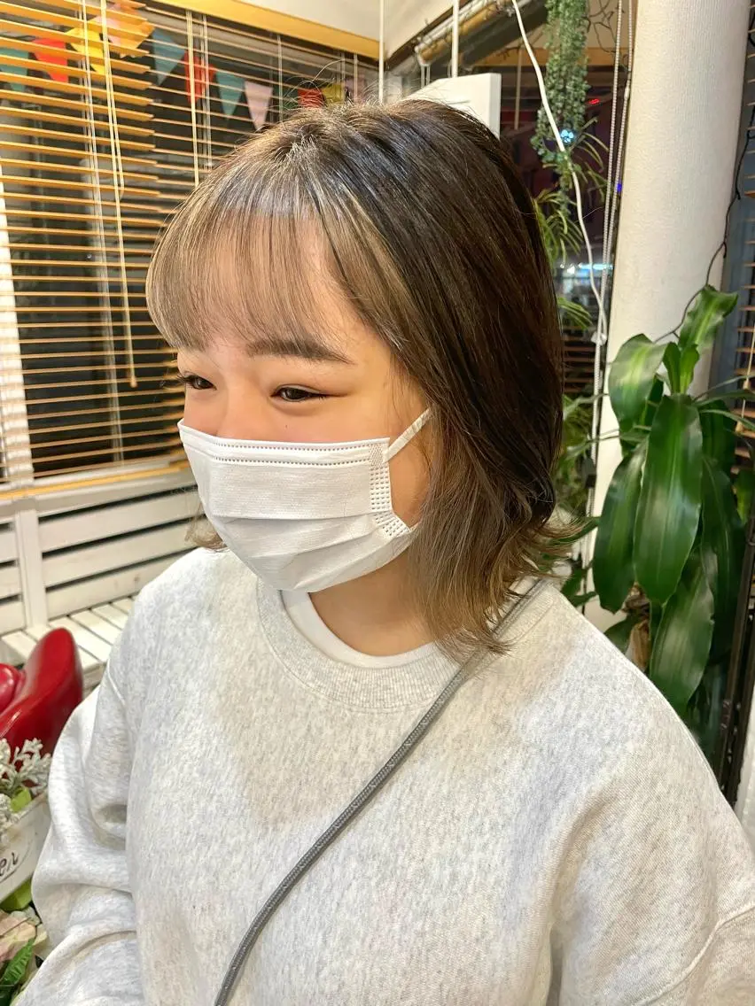 ミディアム カラー インナーカラー インナーカラー 推し ブリーチ 髪質改善のヘアスタイル